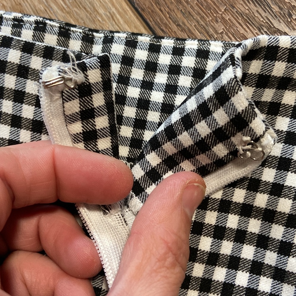 Urban Outfitters Gingham Mini Skirt with Pockets Size Extra Small - Picture 5 of 9